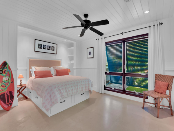Luxury Coastal Retreat in Naples - Your Perfect Getaway